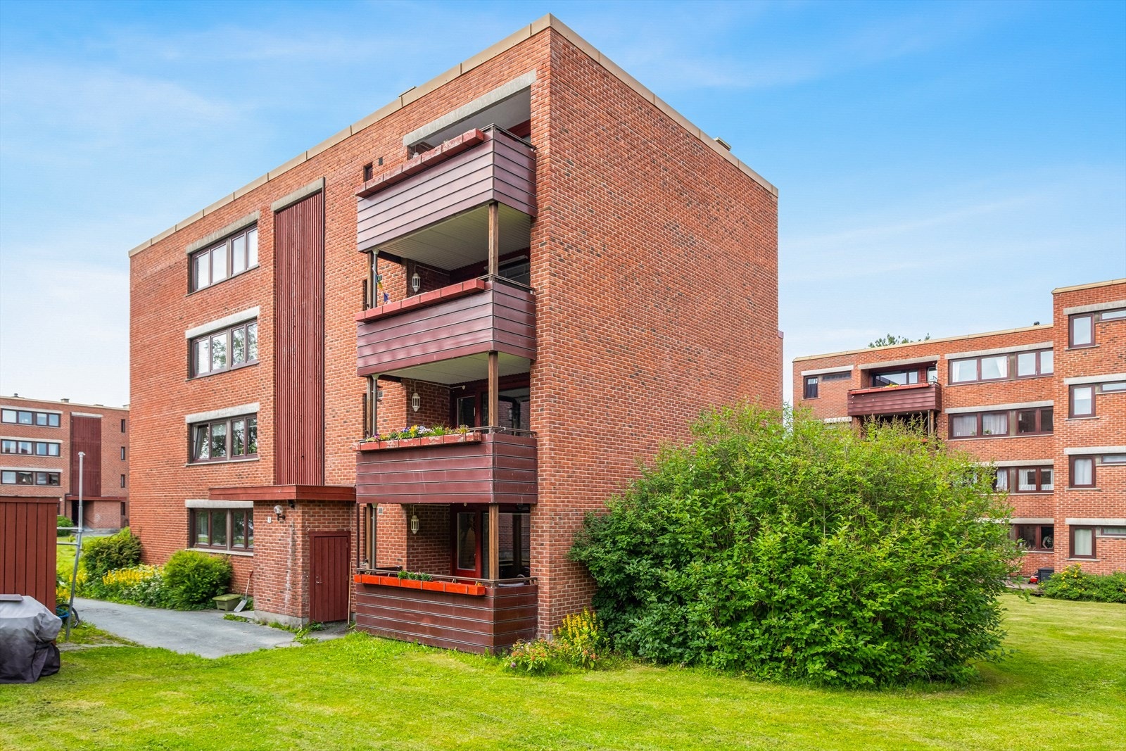 Leiligheten disponerer to boder i felles kjeller på hhv. 2 og 10 kvm. Galleribilde