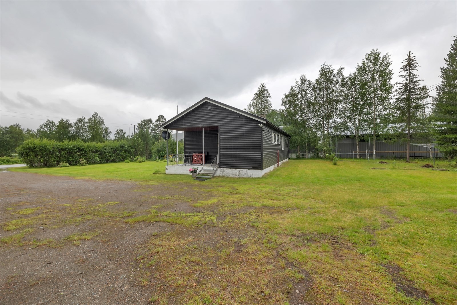 Liten veranda utenfor inngangsparti Galleribilde