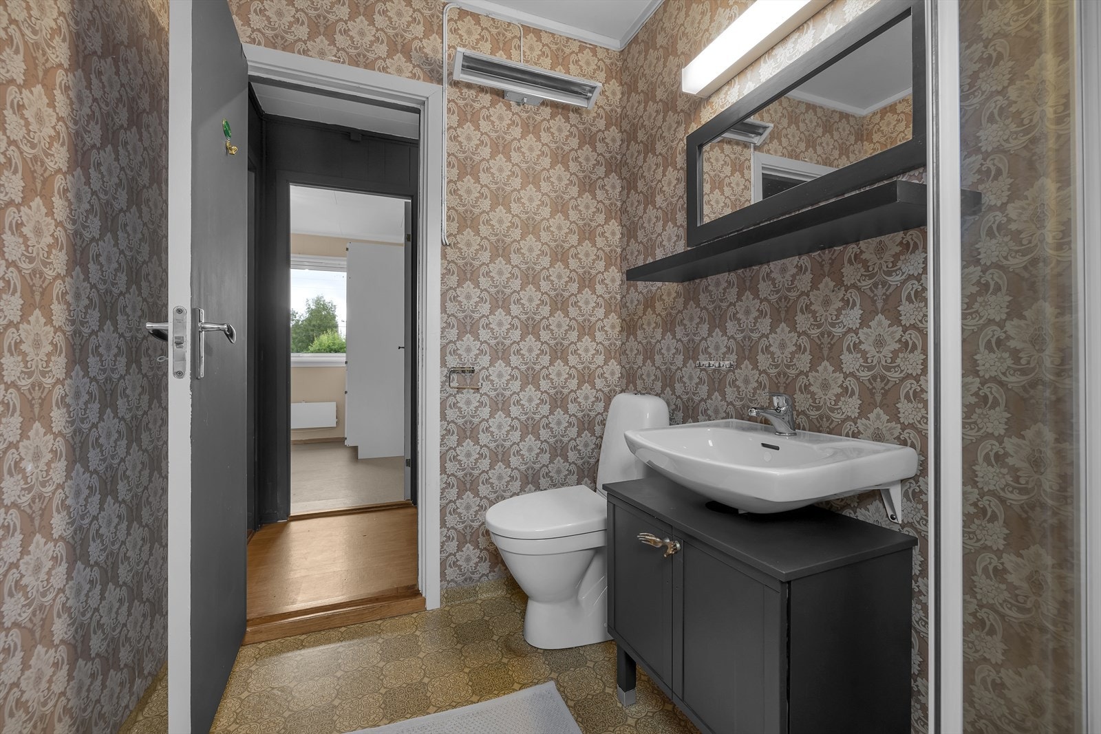 Eldre, men velholdt bad Galleribilde