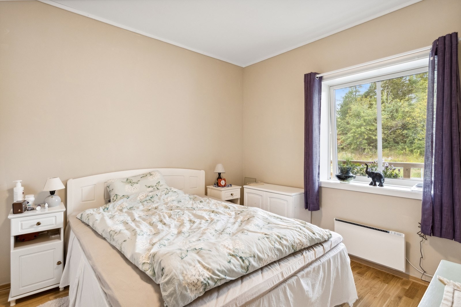 Hovedsoverommet er på 11,4 m² og har god plass til dobbeltseng. Galleribilde