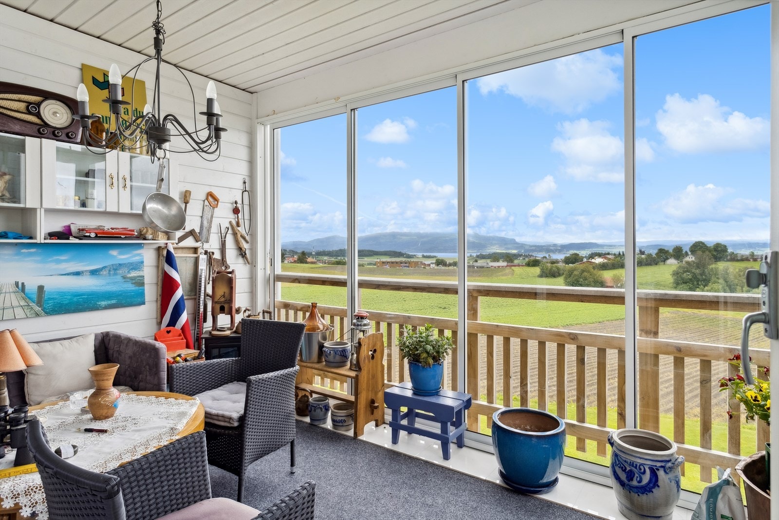 Det er direkte utgang til innglasset balkong på 11 m². Galleribilde