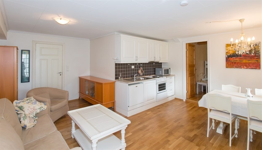 Leiligheten: Trivelig innredet leilighet med åpen kjøkkenløsning. Galleribilde