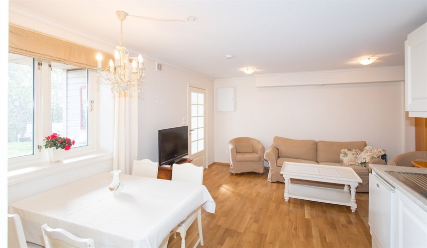 Leiligheten: Lys og trivelig innredet leilighet. Åpen kjøkkenløsning Galleribilde