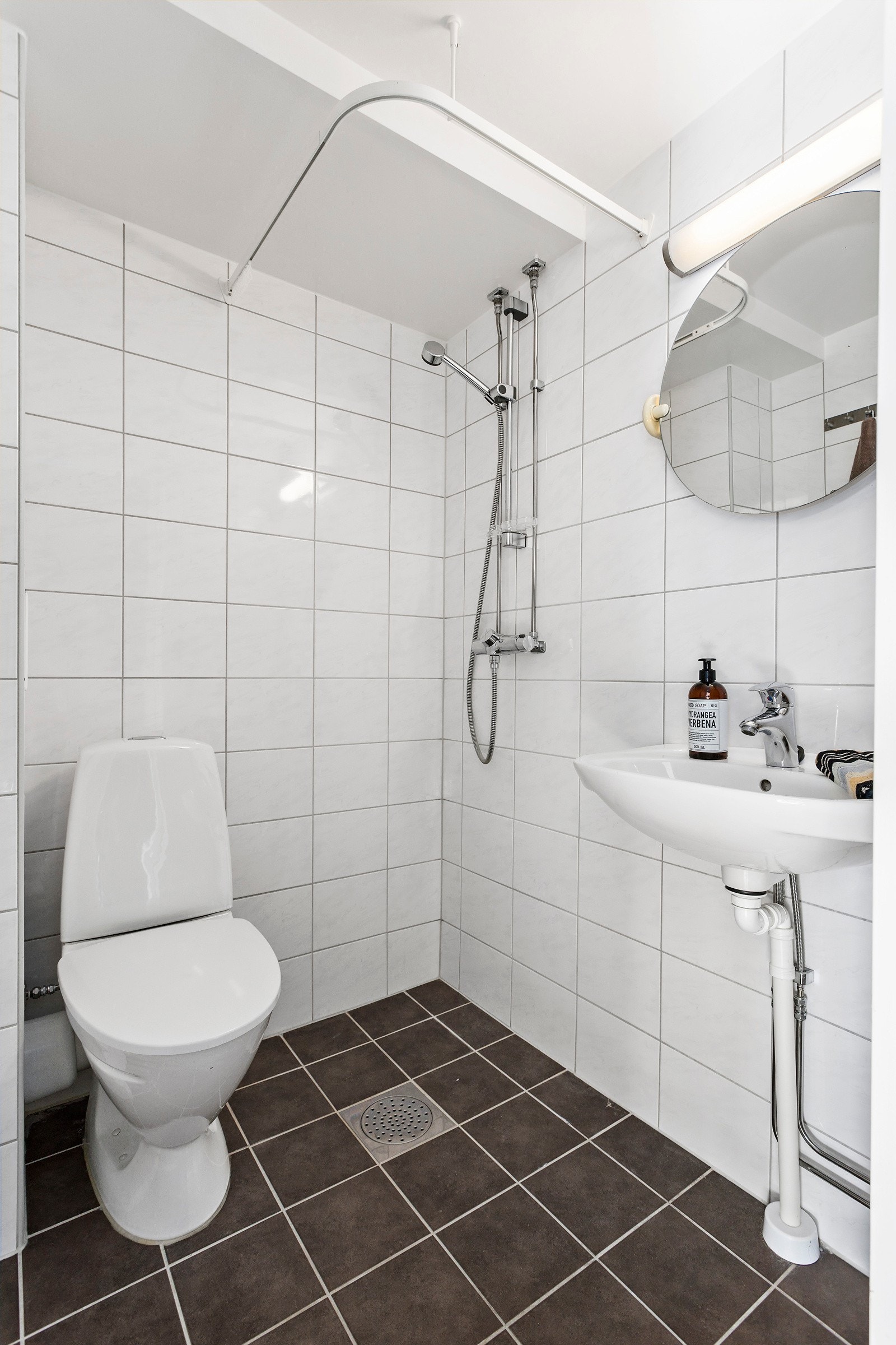 Flislagt bad fra 2012 med varmekabler, rehabilitert i regi av borettslaget Galleribilde