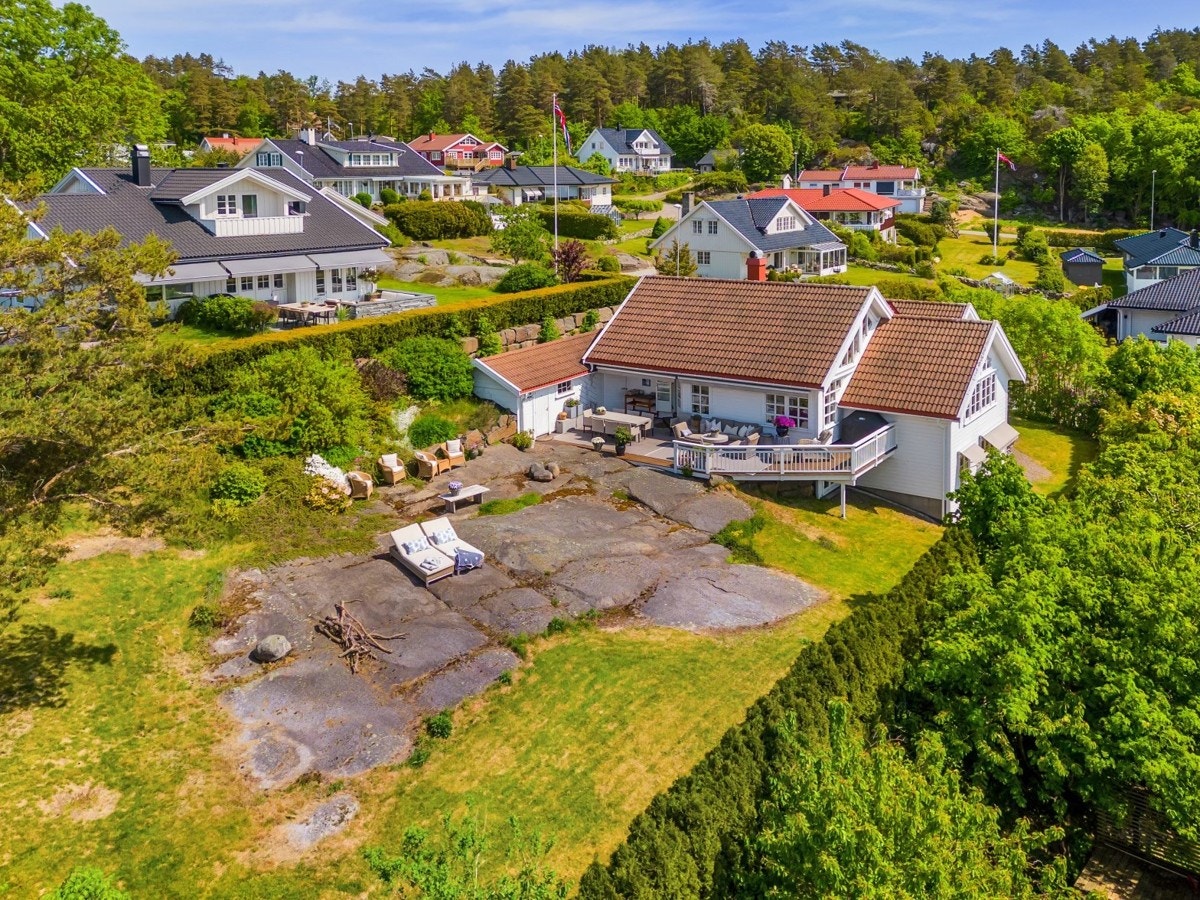 Velkommen til sommeridyll i Movik og denne klassiske eneboligen! Galleribilde