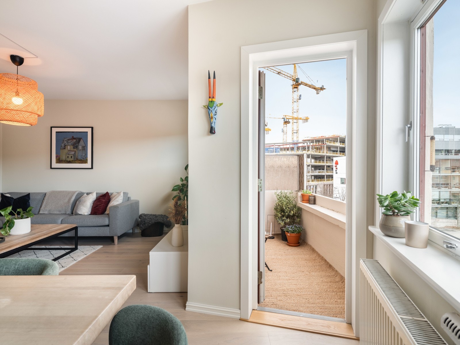 Fra stuen har man dør ut til balkongen. Galleribilde