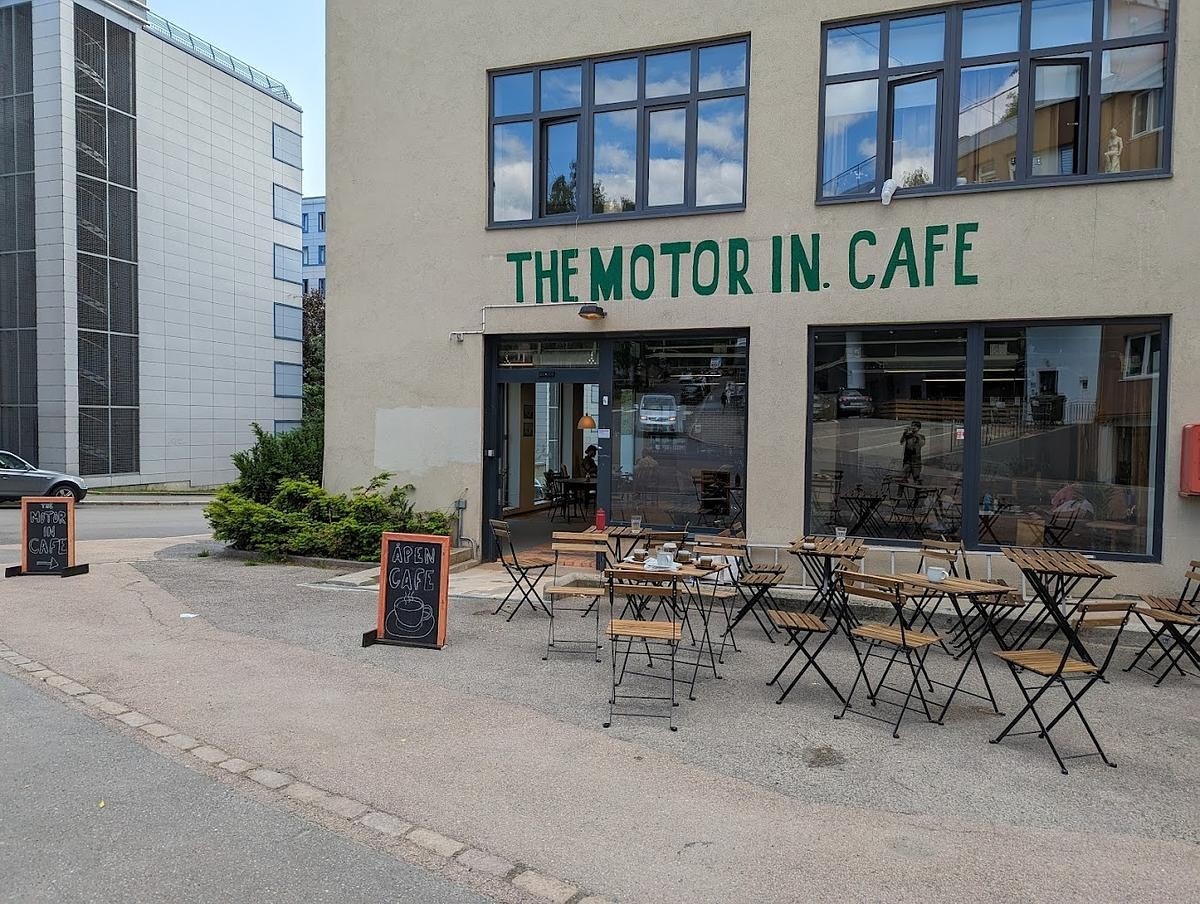 The Motor In Cafe ligger kun et steinkast fra leiligheten Galleribilde