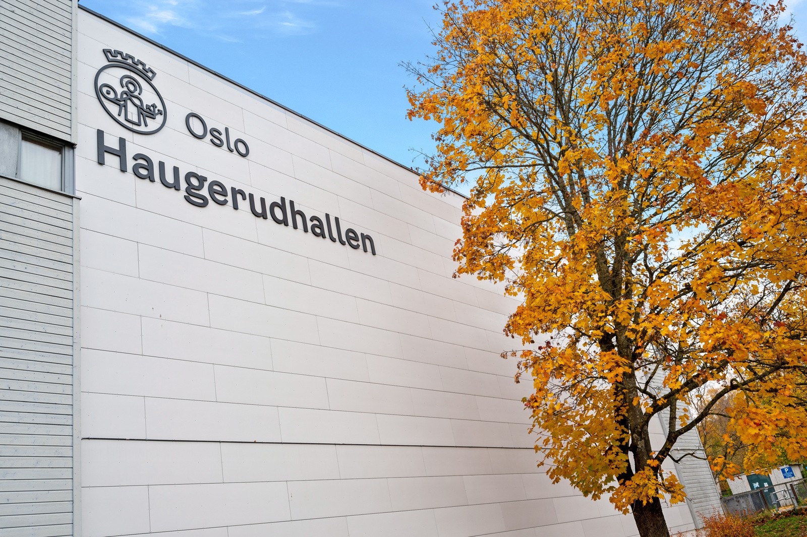 Kort vei til Haugerudhallen som avholder aktiviteter som innebandy, badminton, håndball og mye mer! Galleribilde