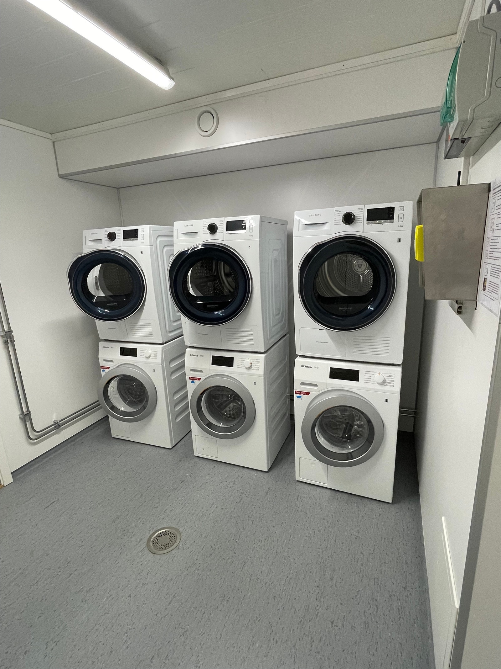 Felles vaskeri i byggets 1. etasje / Laundry facility in 1st. floor. Galleribilde