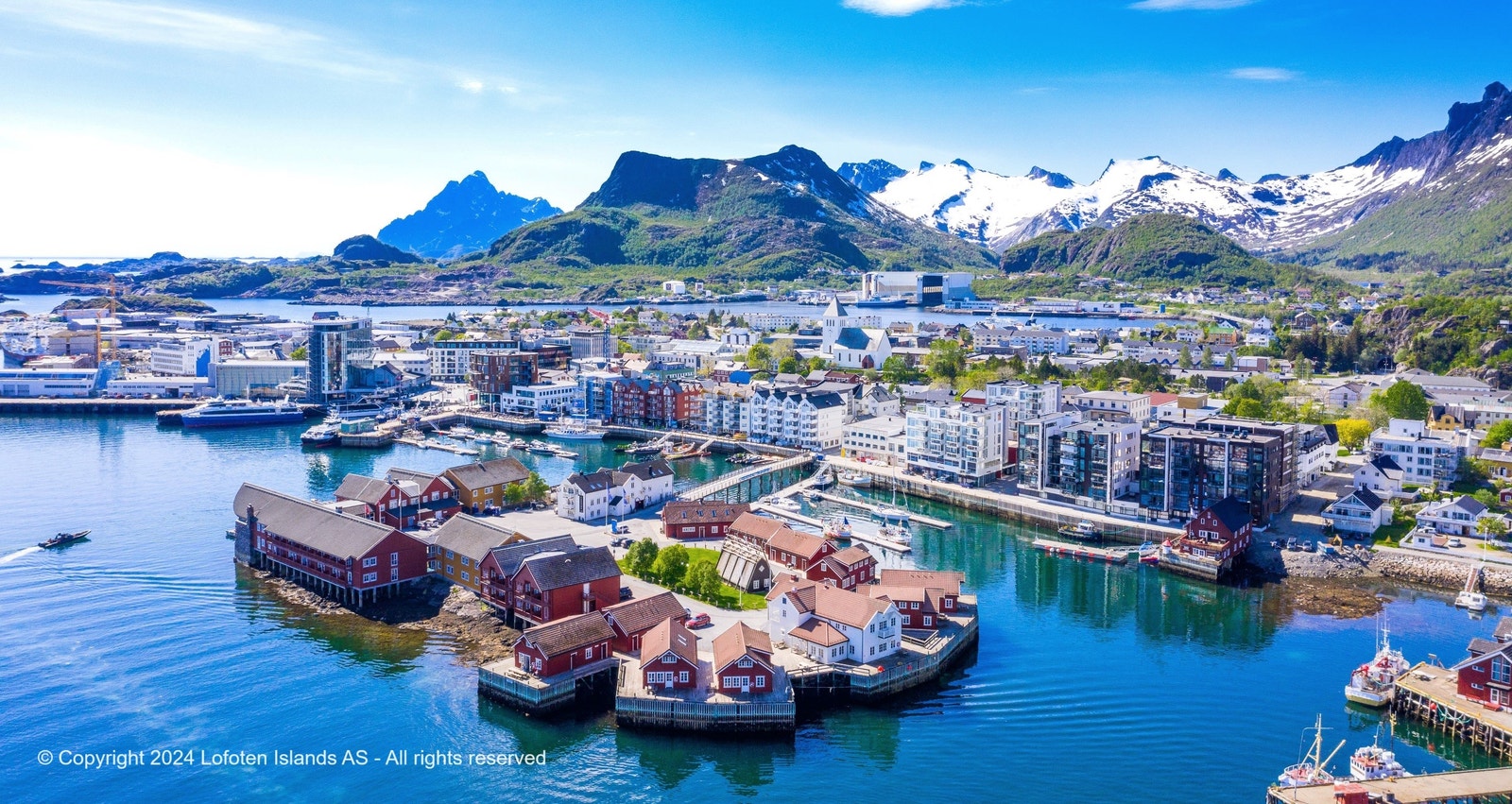 Bo hos oss under ditt besøk i vakre Svolvær Lofoten! / Stay with us during your visit to beautiful Svolvaer Lofoten! Galleribilde
