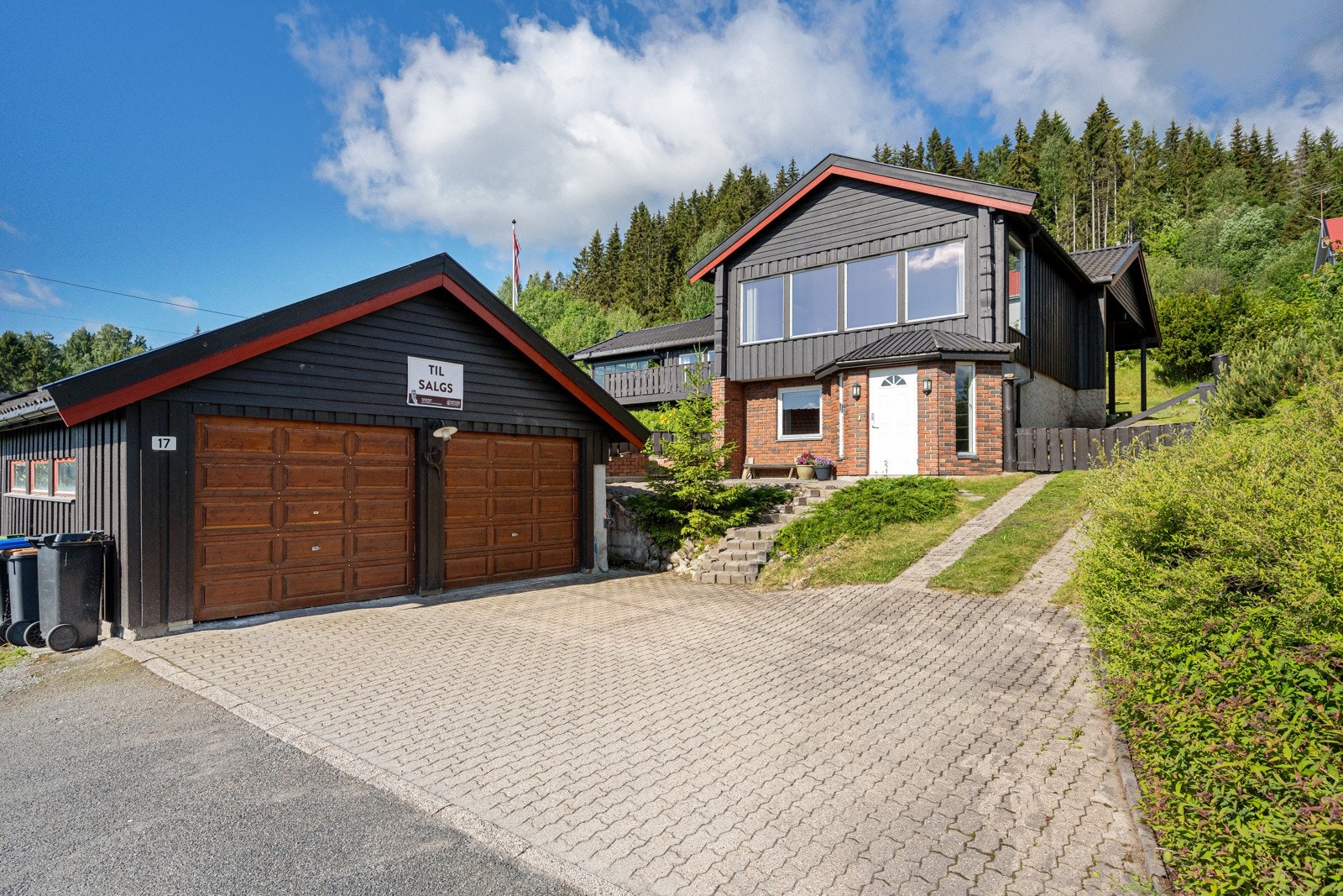 Romslig & praktisk inndelt enebolig med sentral beliggenhet i Smedmoen! Galleribilde