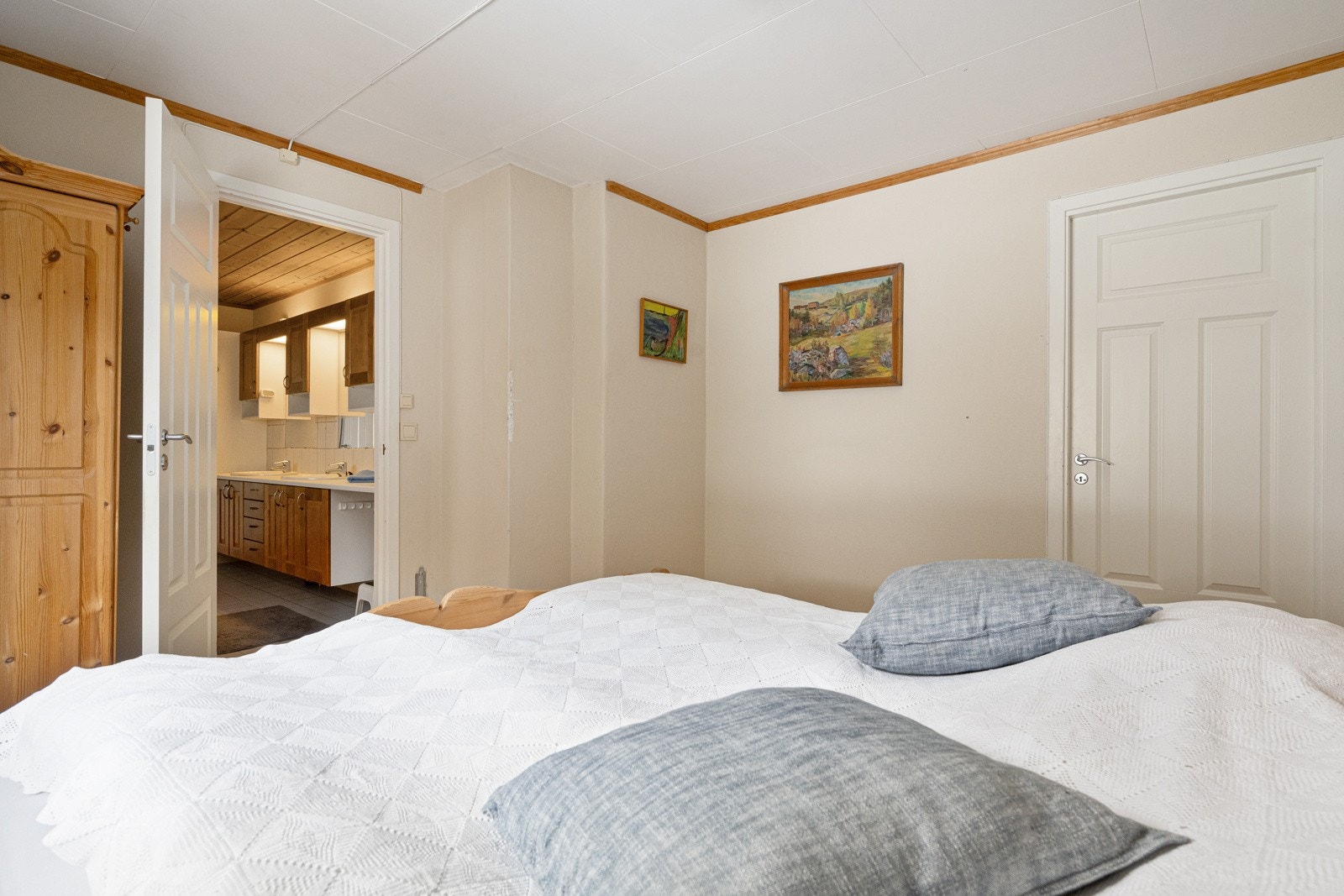 Dør til badet fra soverom I Galleribilde