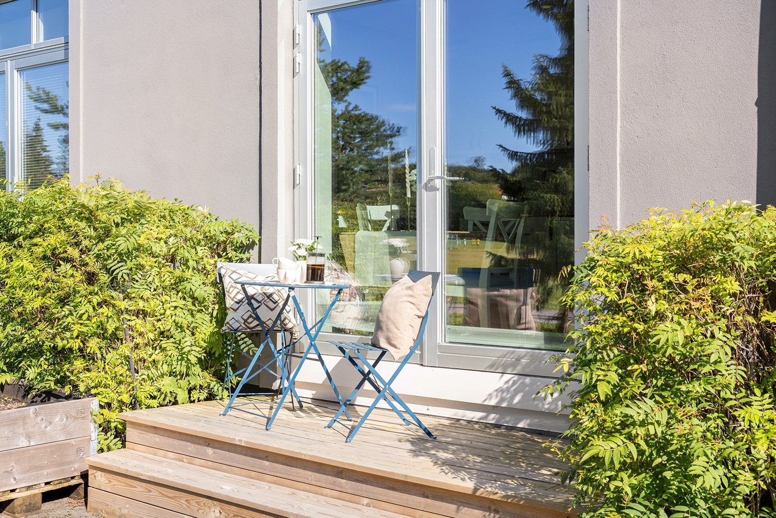 Leiligheten byr på en herlig terrasse på 2,9 kvm med plass til stoler og bord. Galleribilde