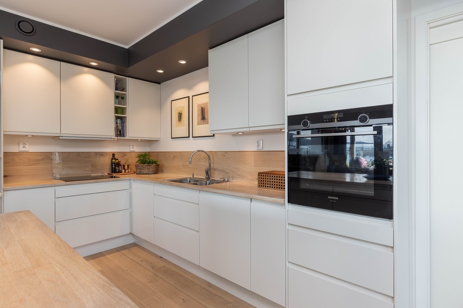 Eksklusiv benkeplate i heltre eik Galleribilde