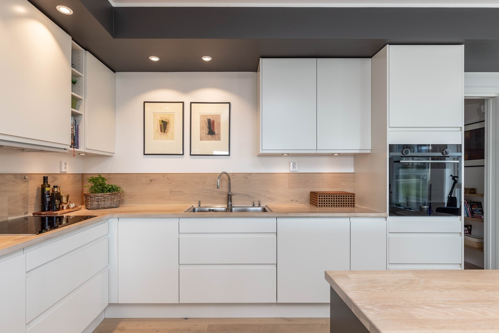 Rikelig med skap- og benkeplass, her kan du virkelig finne din indre Hellstrøm! Galleribilde