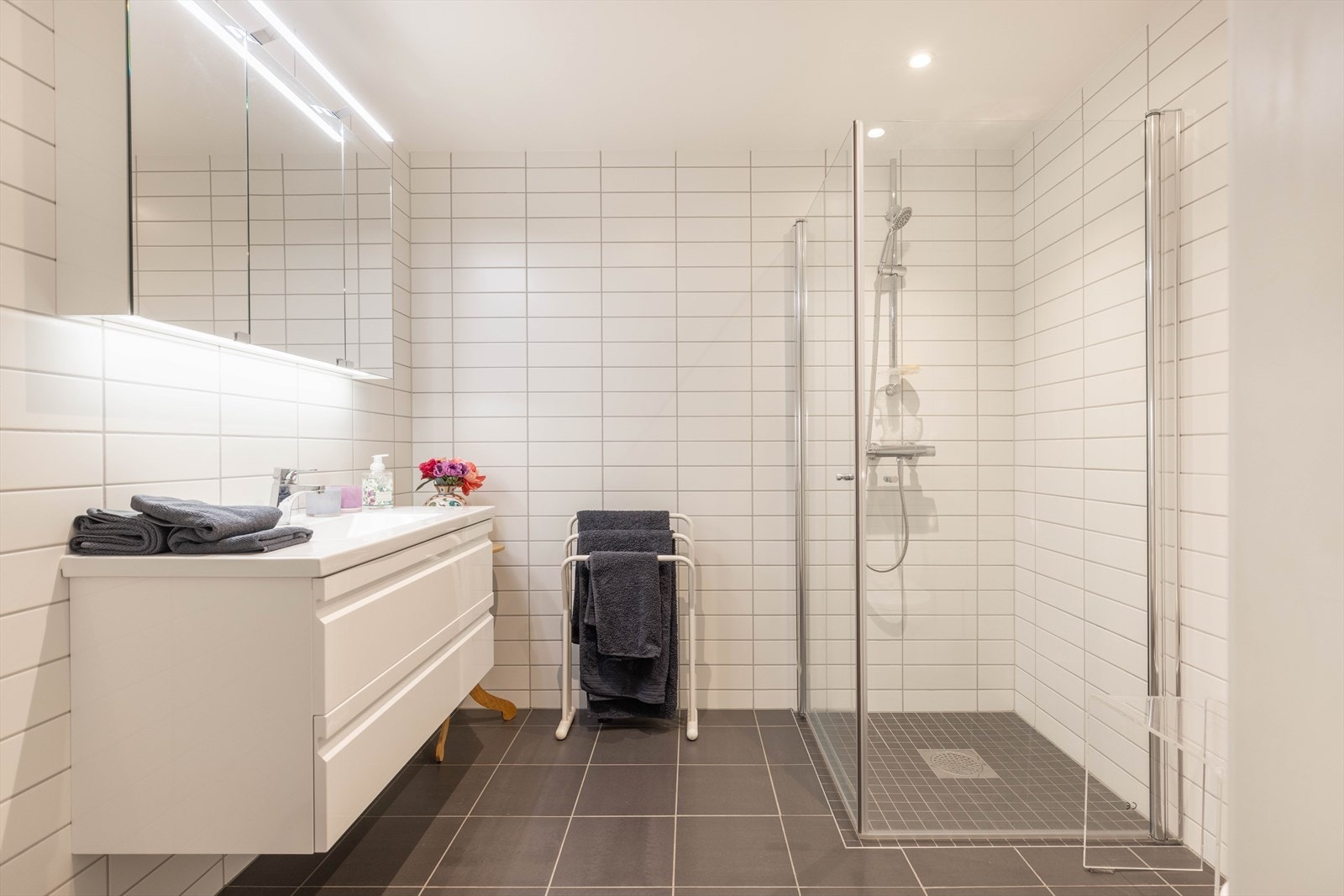 Bad 2 - Helfliset og plassbygget med god kvalitet Galleribilde