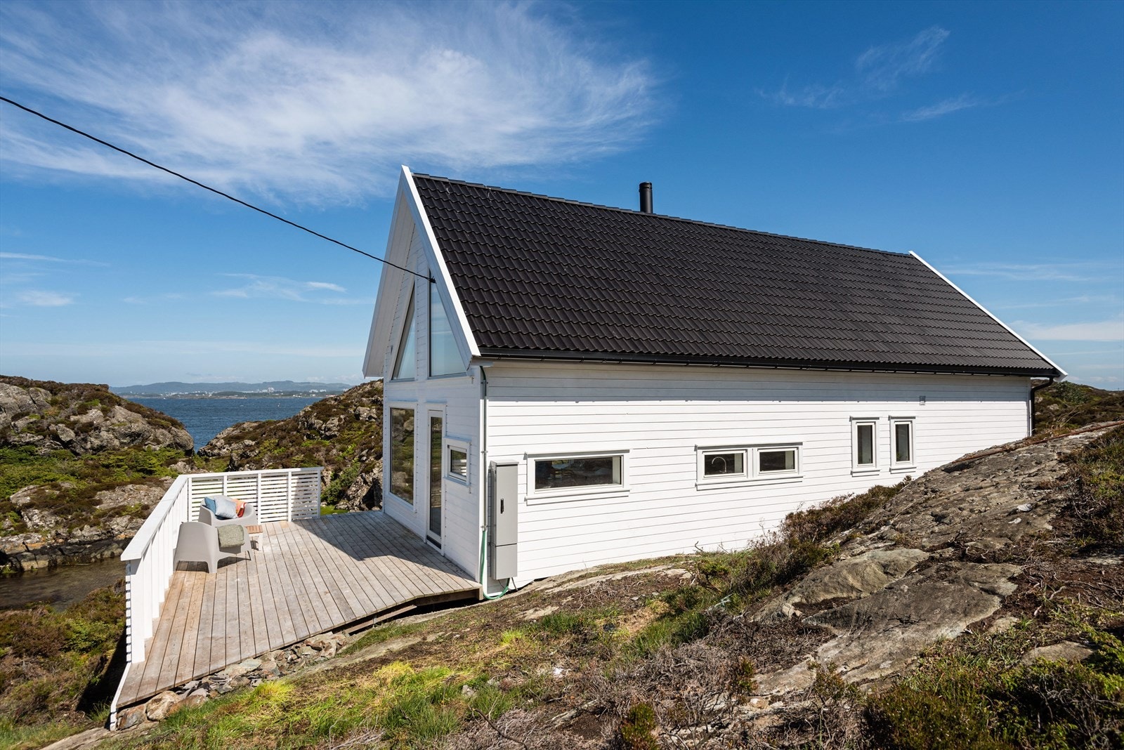 Fra terrassen kan man se utover havet eller inn mot Haugesund Galleribilde