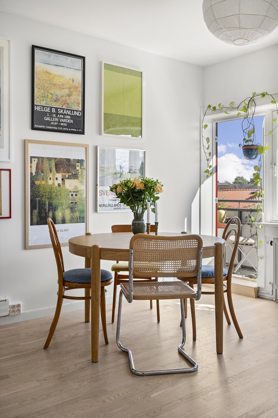 Leiligheten er malt i delikate fargevalg som harmonerer fint med øvrige overflater Galleribilde