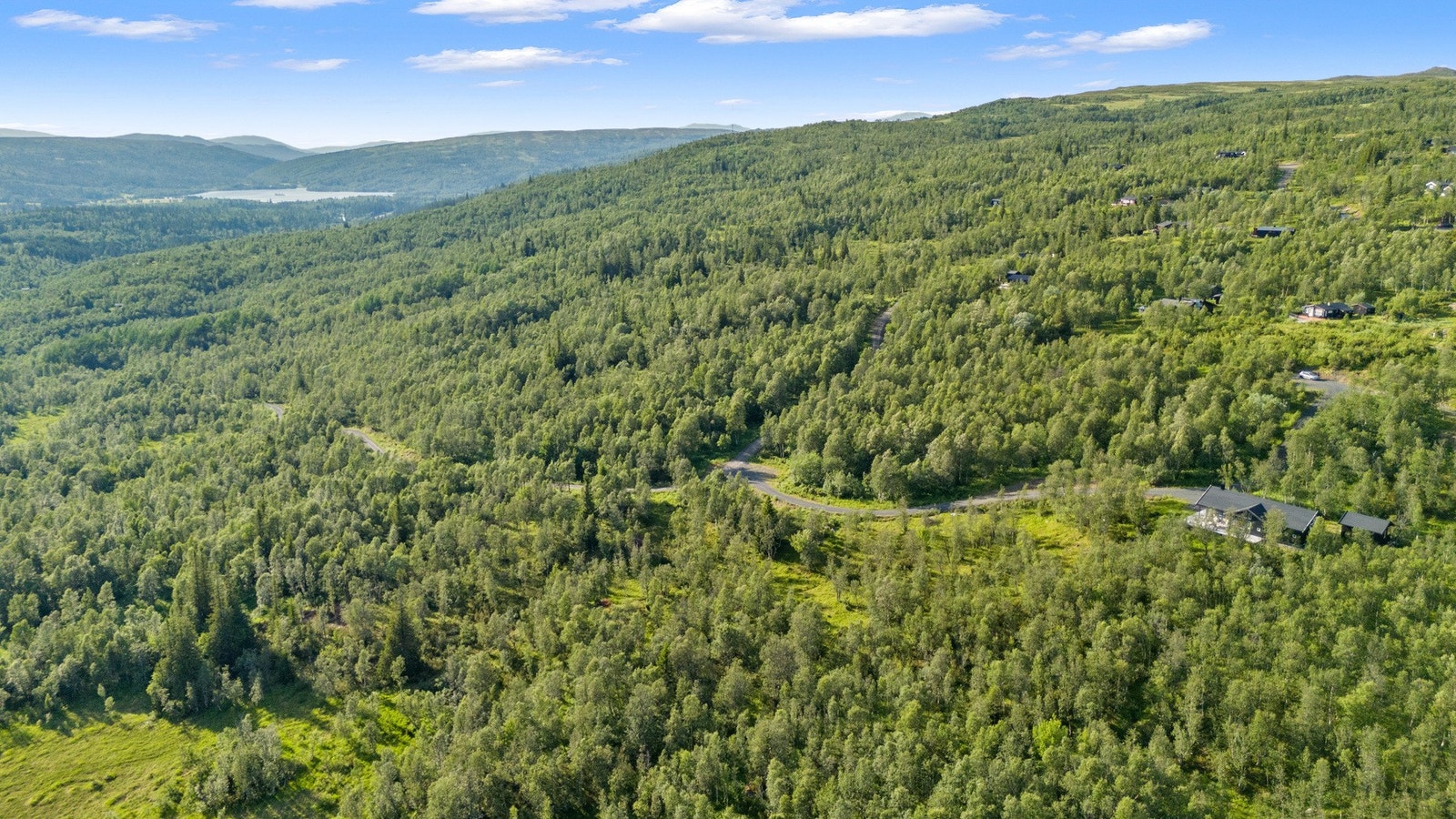 Fra hyttefeltet er det kun ca. 7 min til dagligvare og kun ca. 5 min til Tydal Skisenter. Galleribilde