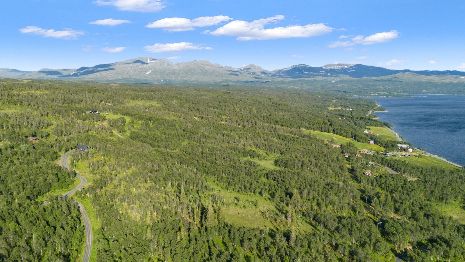 Det er også svært gode fiskemuligheter både i Stuggusjøen og i de mange fiskevannene som ligger i området rundt. Galleribilde