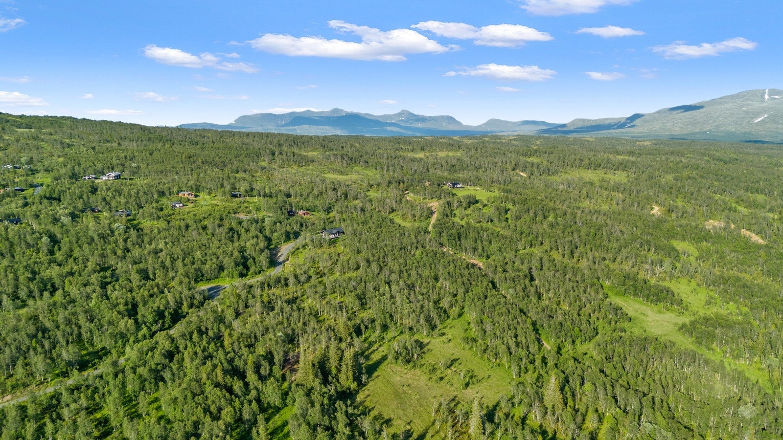 Tomtene vil ha mulighet for både strøm, vann og avløp. Det er også bilvei helt frem til tomta. Galleribilde