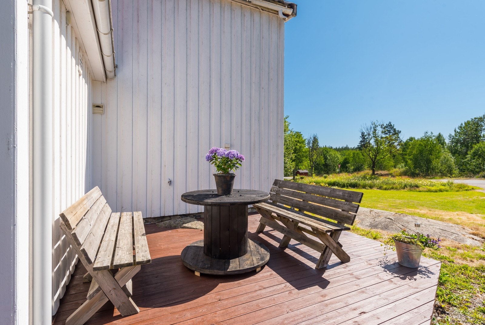 Hyggelig platting ved inngangspartiet Galleribilde