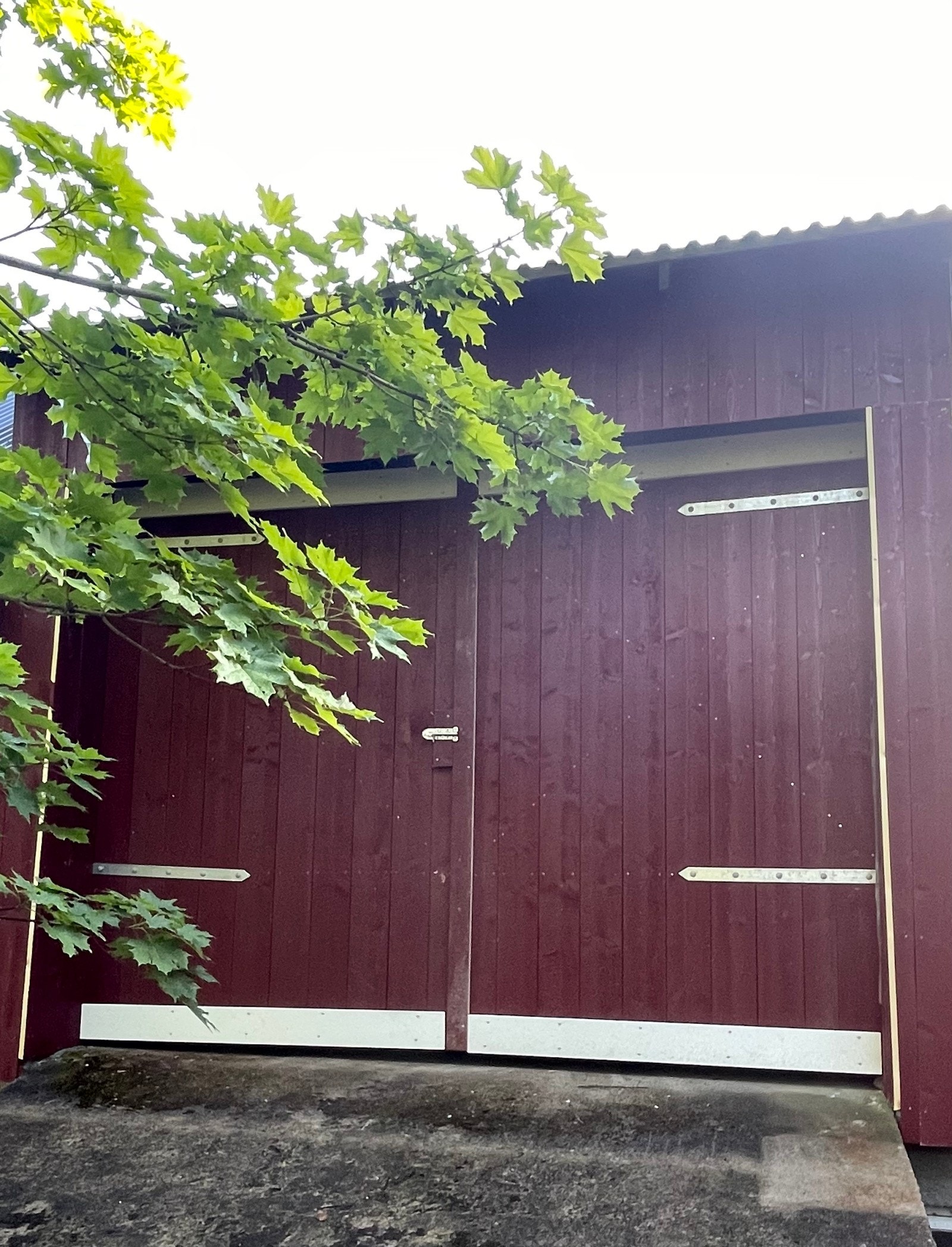 Låvedør på driftsbygning Galleribilde