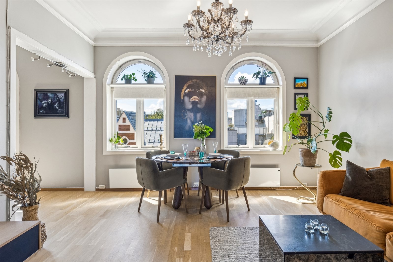 Leiligheten har en sentral beliggenhet på Grønland, midt i hjertet av Oslo sentrum. I umiddelbar nærhet er det spennende butikker og hyggelige kaféer. Galleribilde