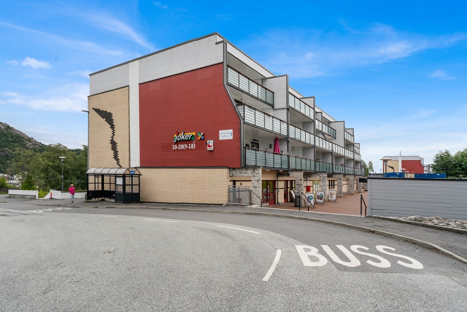 - Det er kun 2 min gange til busstopp med linje 24 og 40 - Galleribilde