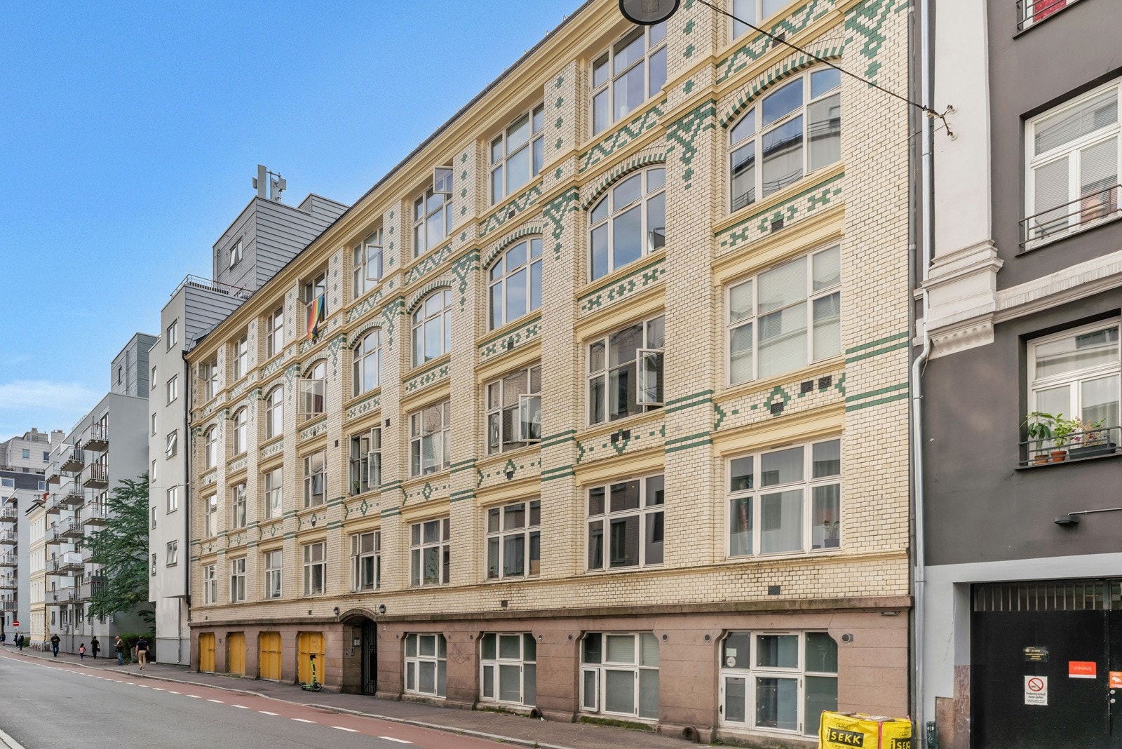 Boligen har en sentral beliggenhet på Grønland med nærhet til alt du trenger i hverdagen! Galleribilde