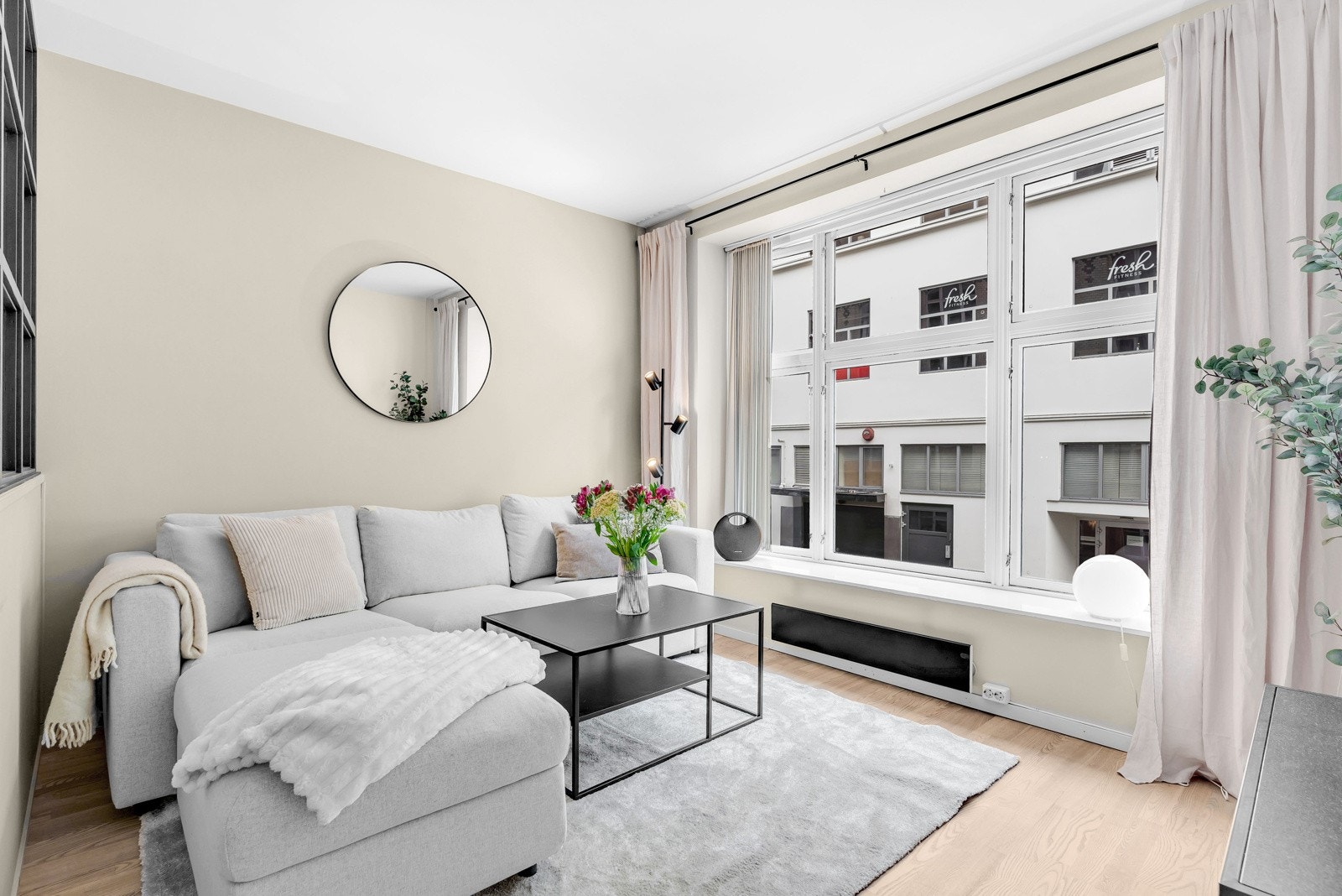 Ønsker du å bo rolig og tilbaketrukket, men samtidig ha hovedstadens puls med alle servicetilbud rett i nærheten? Da bør du ta turen Galleribilde