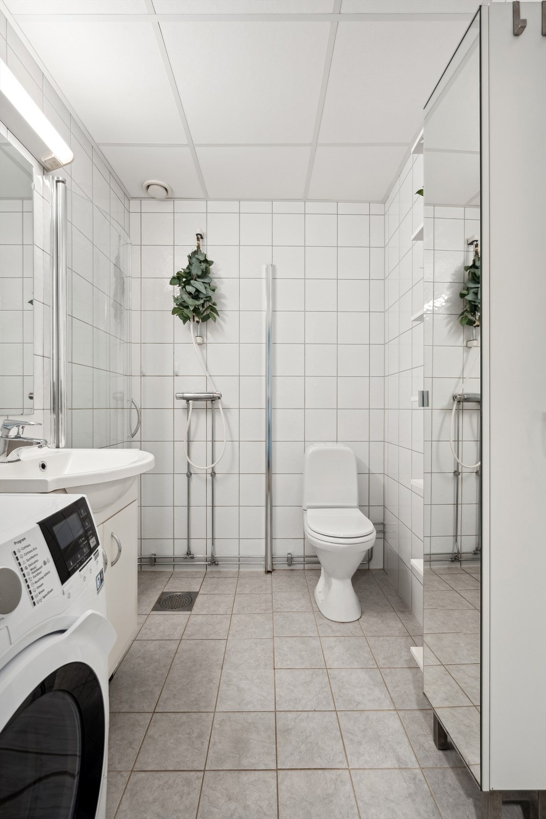 Flislagt bad med behagelig gulvvarme. Galleribilde