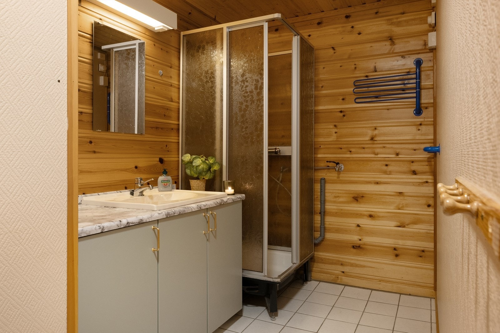 Bad i sokkelkjeller. Galleribilde