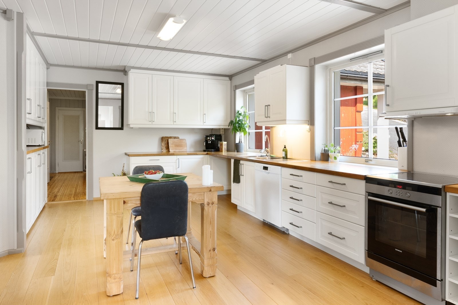 Åpen løsning for hvitevarer på kjøkkenet. Galleribilde