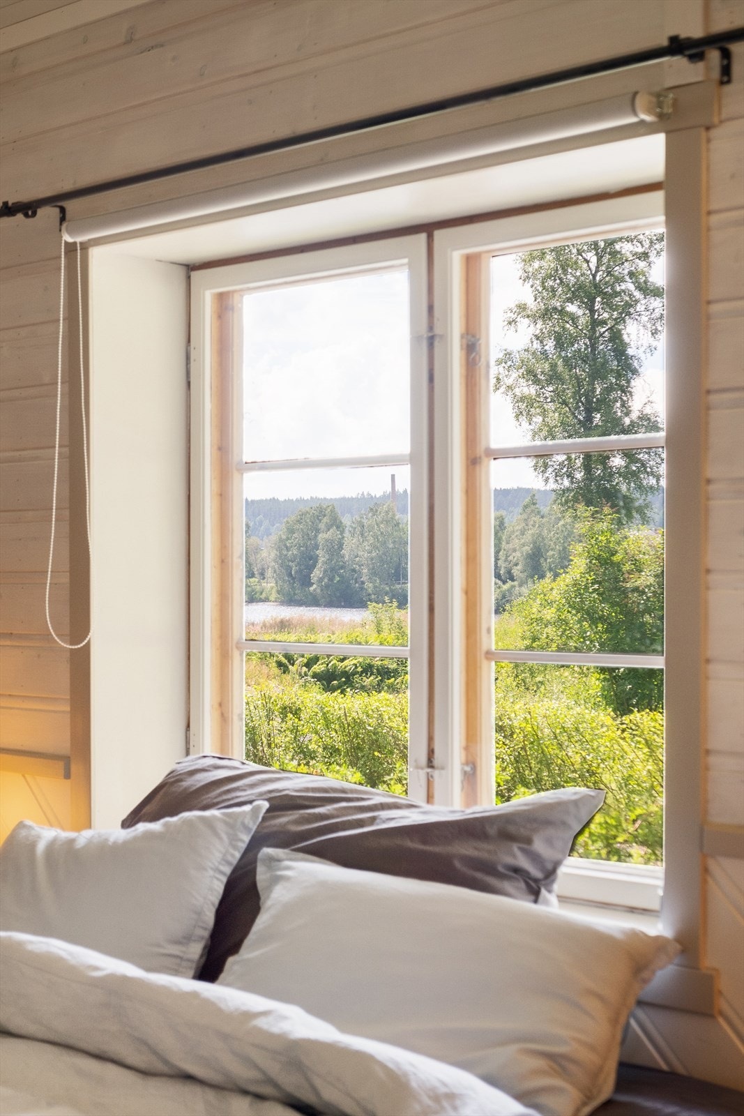 Utsikt fra soverom i sokkeletasjen. Galleribilde