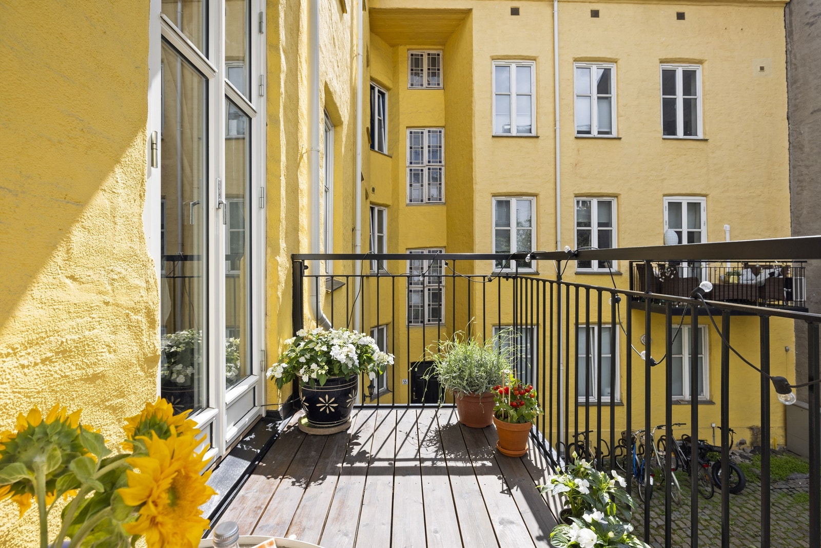 Vestvendt balkong på 5 m² som vender mot bakgård Galleribilde
