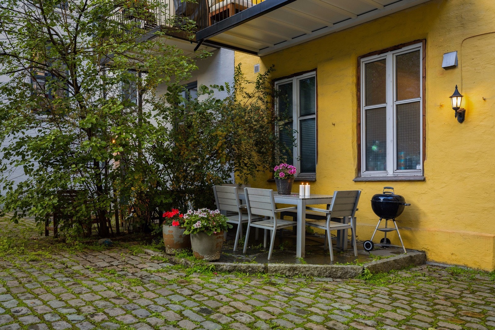 Bakgård Galleribilde