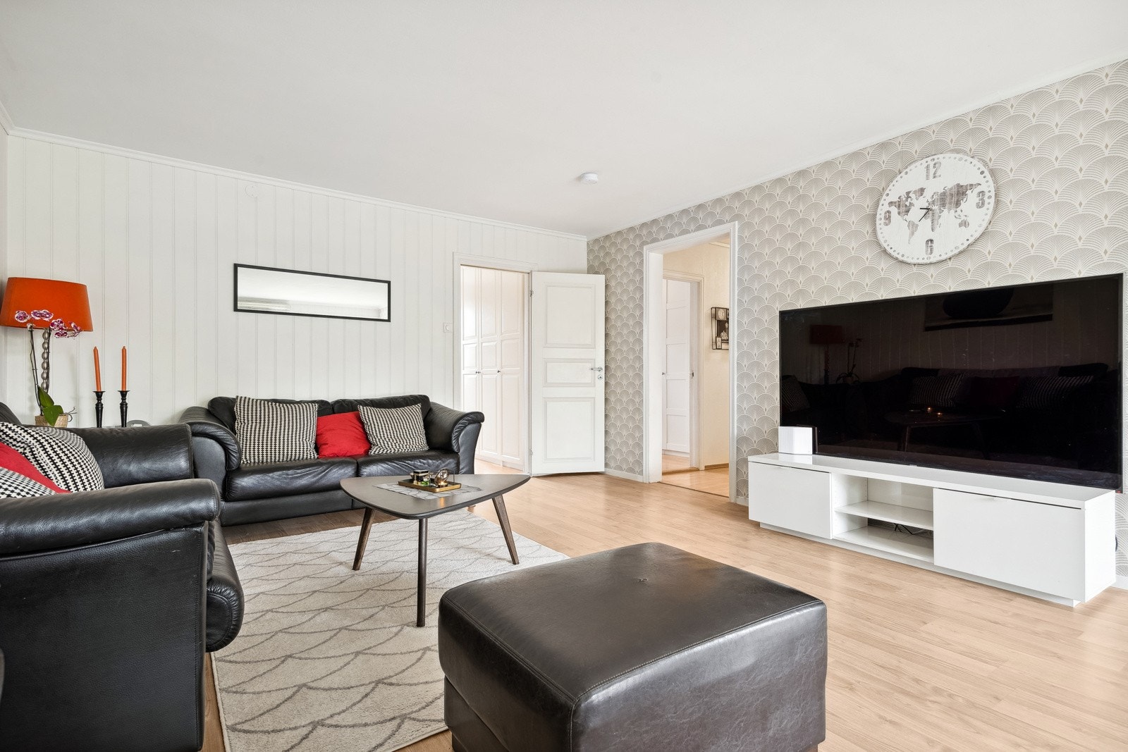 Leiligheten ble oppgradert med nye tapeter for to år siden. Galleribilde