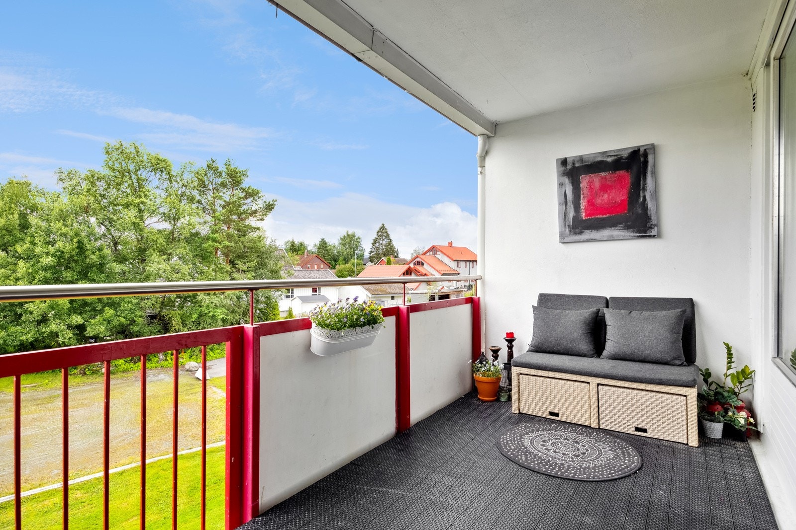 Balkongen er 8 kvm, og er vendt sør-øst. Galleribilde