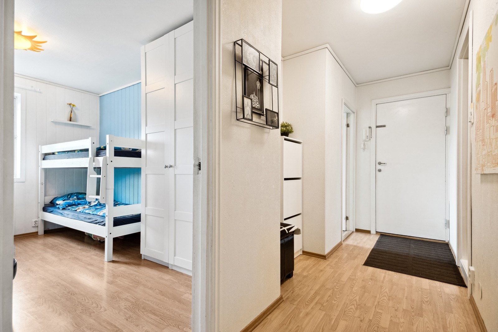 Velkommen inn! Leiligheten har callinganlegg. Galleribilde