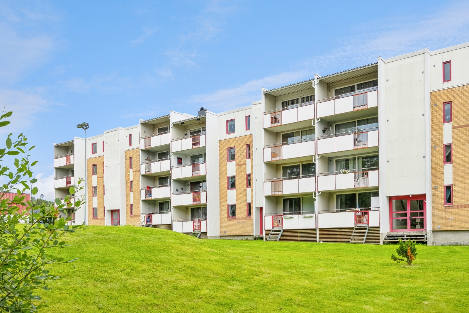 Orrevegen 7 ligger i et populært boligområde, sentralt og rolig til på Heimdal. Galleribilde