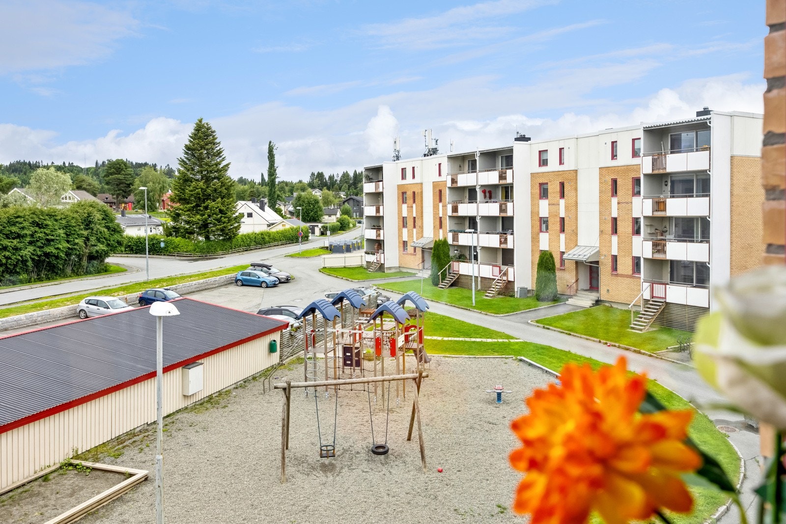 Borettslaget er veletablert, og har en fantastisk fellestomt opparbeidet til bruk for barn og familier. Galleribilde