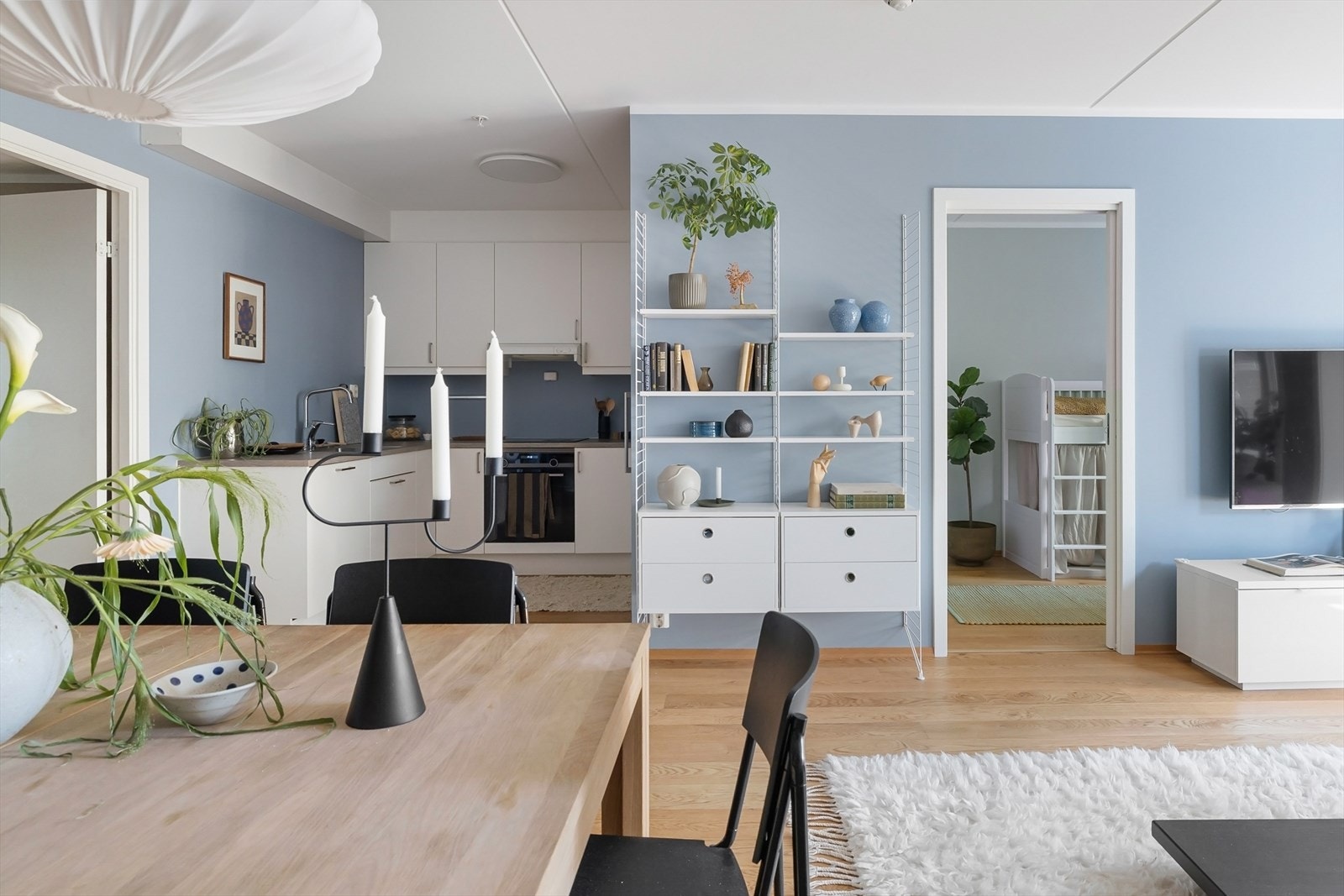 Dette er en lekker 4-roms med eksepsjonelt god og gjennomgående planløsning. Galleribilde