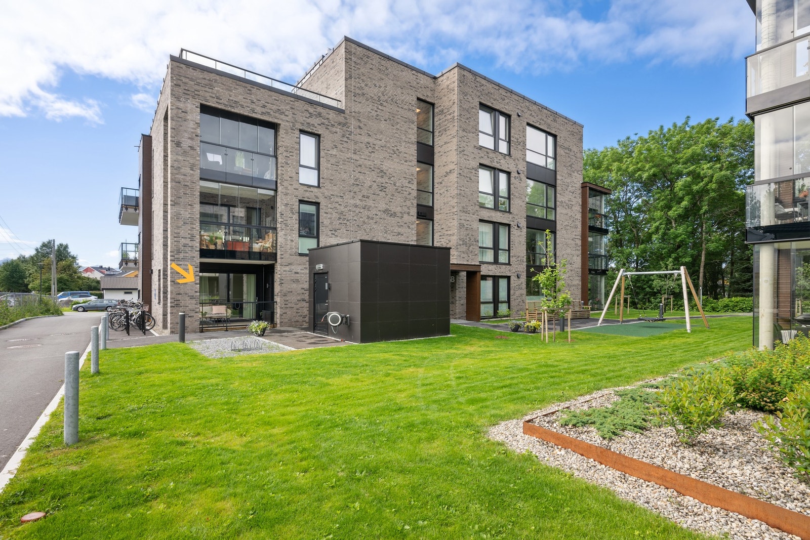 Lekker 2-roms endeleilighet fra 2023 med enkel adkomst i 1. etasje. Svært attraktiv og sentral beliggenhet i Reinsletta Allè borettslag. Galleribilde