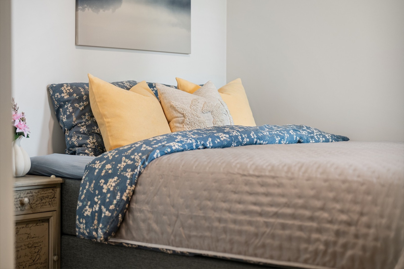 Soverommet ligger praktisk tilbaketrukket fra stua. Galleribilde