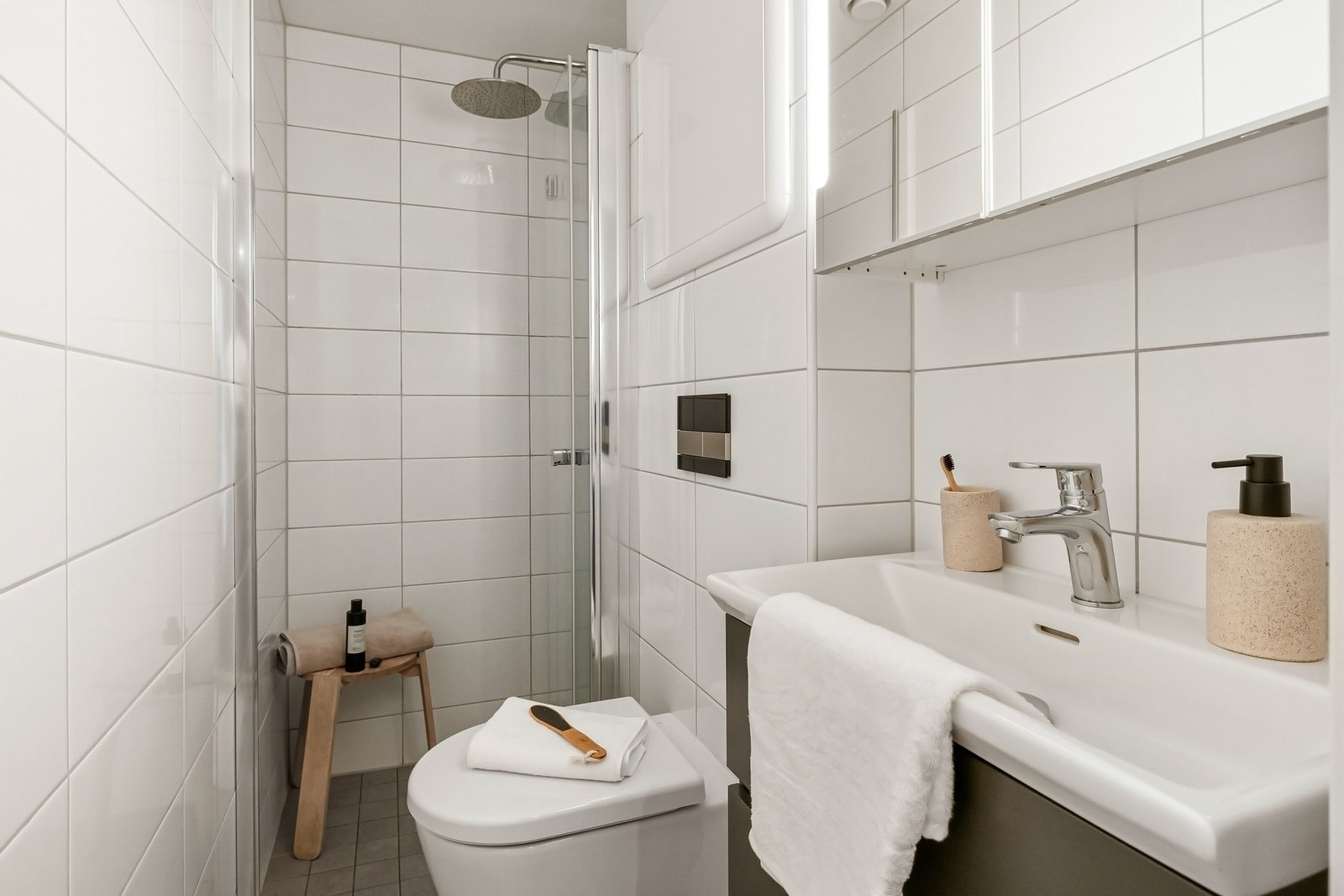 Badet ble pusset opp i regi av borettslaget sammen med oppgradering av rør og balansert ventilasjon Galleribilde