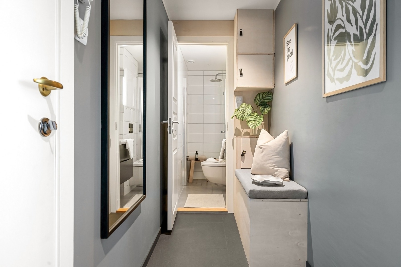 Videre kommer vi til badet i leiligheten Galleribilde