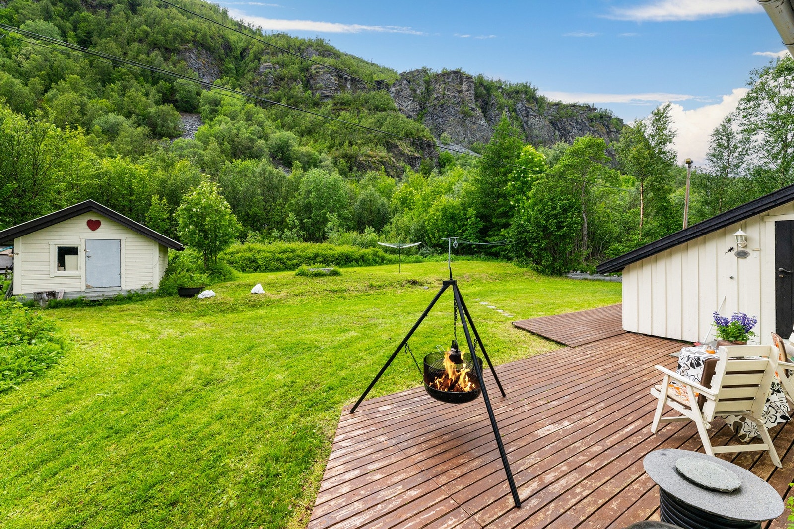 Usjenert uteområde på baksiden Galleribilde