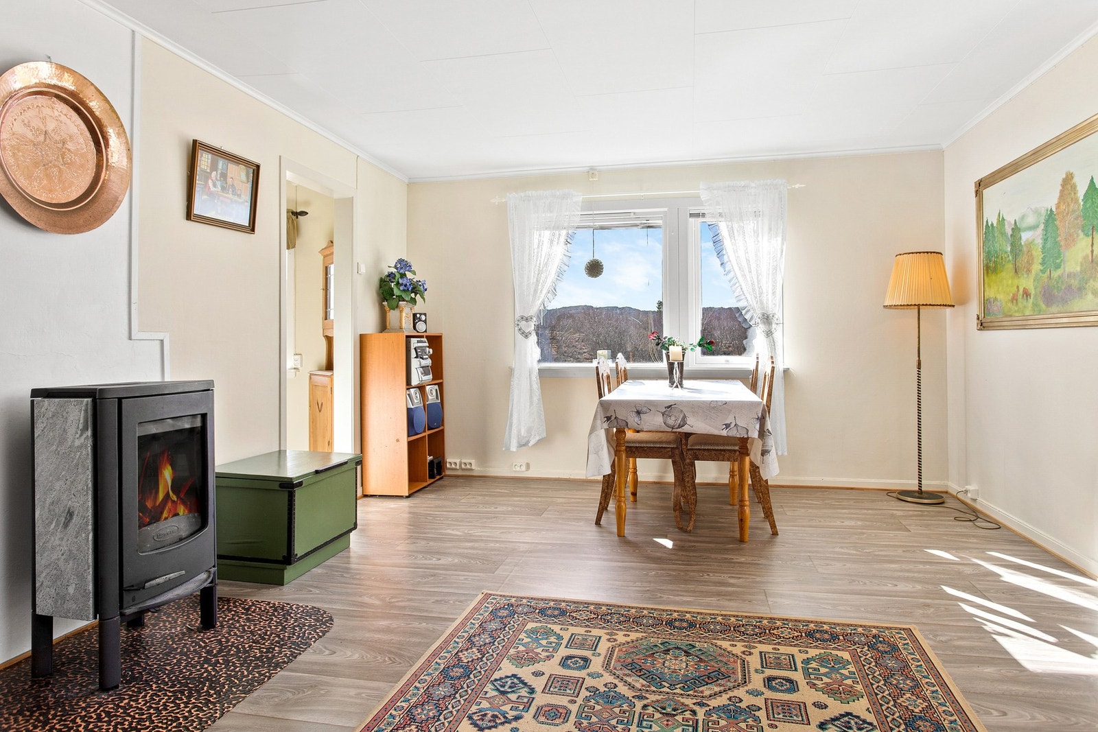 Hyggelig sone for spisegruppe Galleribilde