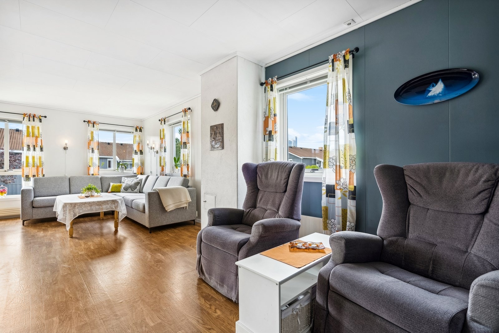 Leiligheten oppvarmes av fjernvarme via radiatorer. Galleribilde